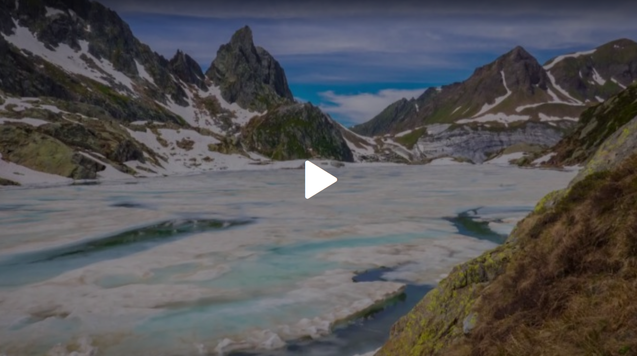 Ein Video eines Gletschers in den Bergen.