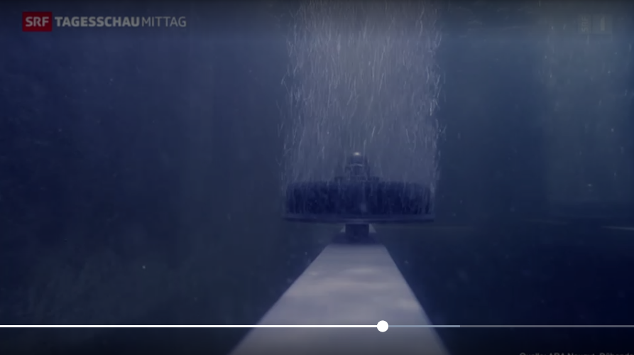 Ein Video, das eine kleine Turbine im Wasser zeigt.
