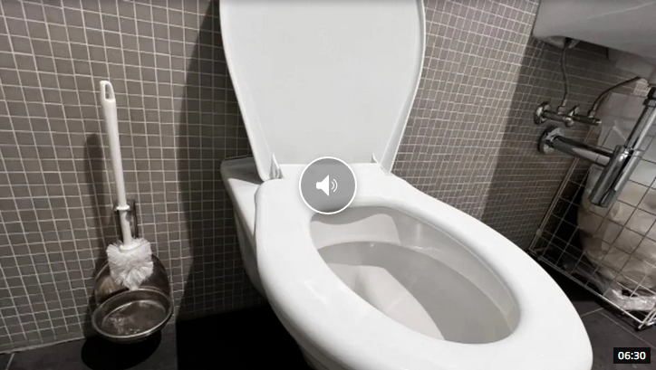 Ein Video einer Toilette in einem Badezimmer.