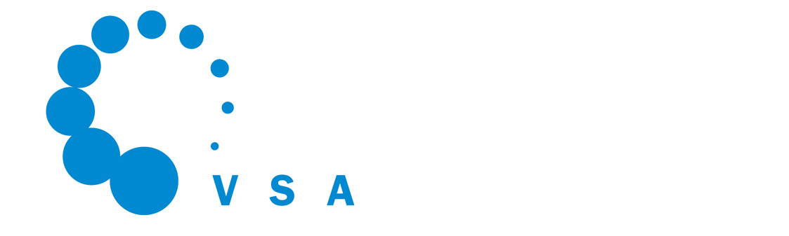 Eine Reihe von blauen Kreisen, die eine partielle Spirale &uuml;ber den Buchstaben "VSA" auf wei&szlig;em Hintergrund bilden.